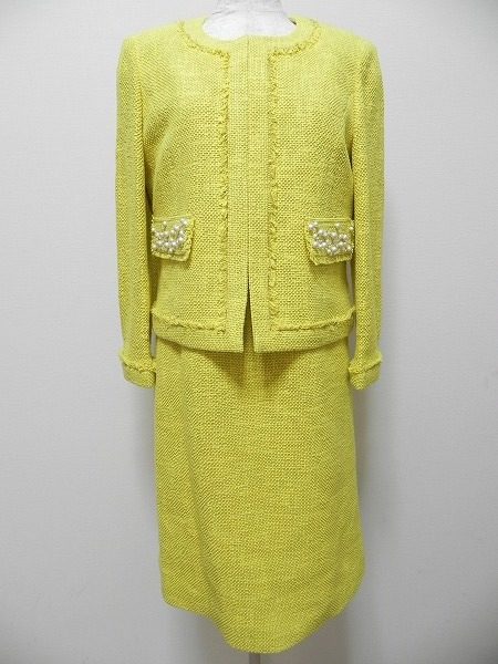 ポケットのパールがポイント。銀座マギーのレモンイエローのスーツを買取しました