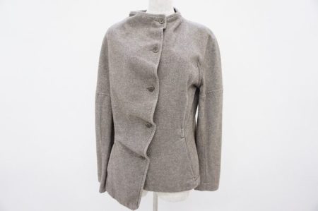 アーティスティックな装いに。インポートブランド、リリットの変形ジャケット