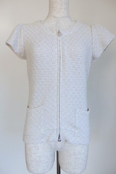 ディテールがガーリィでキュート。ルネのベージュ系ニットパーカーを買取しました