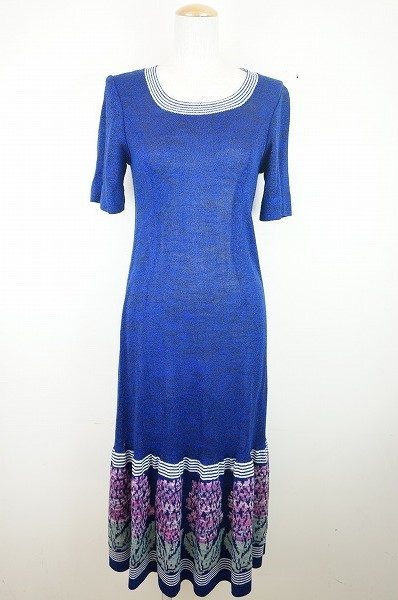 個性的エレガントスタイル！斉藤都世子のブルーのニットワンピースをお売りいただきました