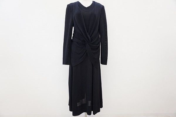 ドレープがエレガントでシック…斉藤都世子のカシュクールワンピースを買取しました