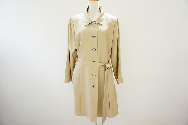 さわやかなベージュカラーできまり。レリアンのエレガントなコートを買取しました