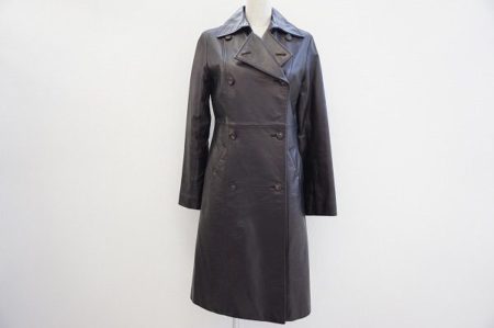 ちょっぴりハードにエッジィに。ロートレアモンのレザーコート。