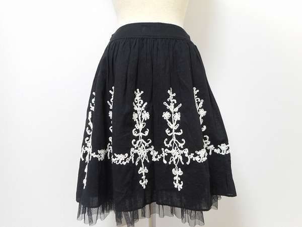 ふんわりフェミニンな雰囲気がかわいい。ロイスクレヨンのスカート