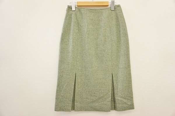 ボディラインが綺麗に見える。大人の雰囲気が漂うユナイテッドアローズのスカート