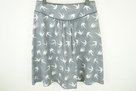 羽ばたく鳥がとってもオシャレ。着るほどに愛着がわくローラアシュレイのスカート