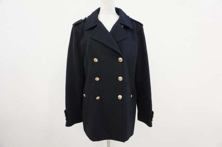 定番の形で使いやすい。持っているだけでも価値があるルイヴィトンのPコート