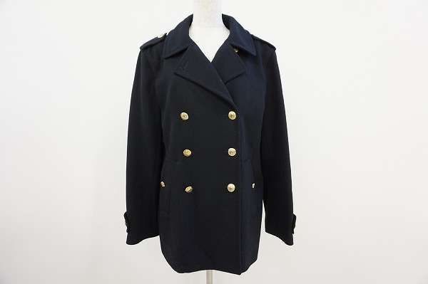 定番の形で使いやすい。持っているだけでも価値があるルイヴィトンのPコート