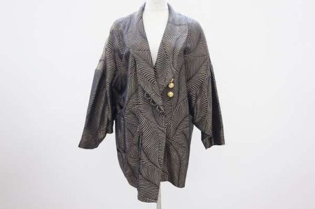 個性的なデザインなのに飽きがこない。ランバンのラメ入りレディースジャケット