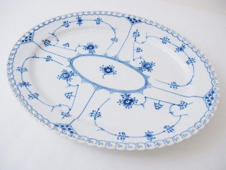 食卓を華やかに彩るロイヤルコペンハーゲンのフルーテッドオーバルディッシュ