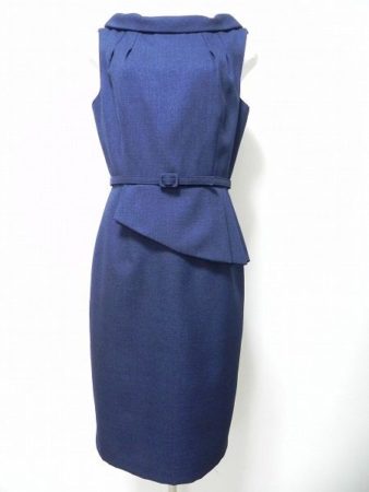 紺色の落ち着いた色合いが大人っぽいデビットマイスターの上品ワンピース