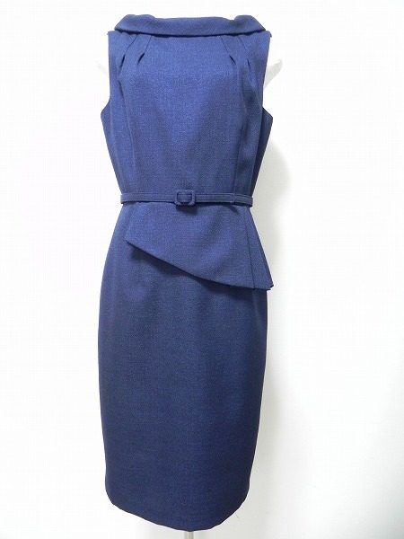 紺色の落ち着いた色合いが大人っぽいデビットマイスターの上品ワンピース