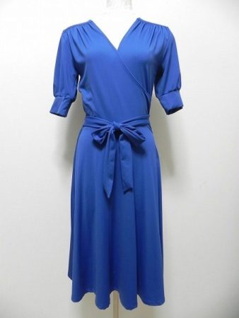 アメリカで大人気。レオタの鮮やかなブルーのラップワンピース