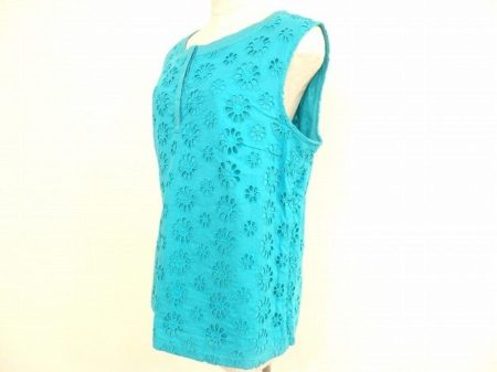 爽やかなお色味がパッと人目を引くタルボットのノースリーブのトップス