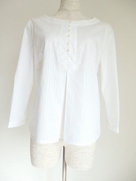 カットソー感覚で着用できる着回し力抜群なニューヨーカーのブラウス