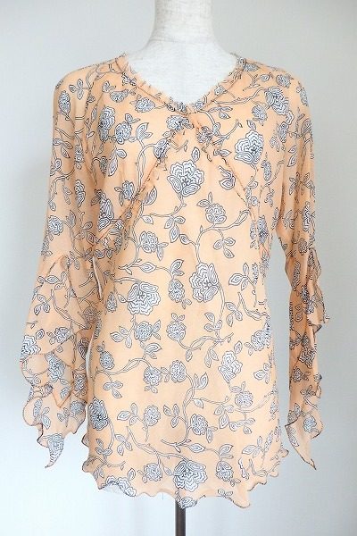 華やかな印象に。トゥービーシックの花柄カットソーを買取致しました。