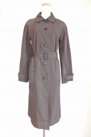 肌寒い日に大活躍してくれるダーマの茶系スプリングコートの魅力