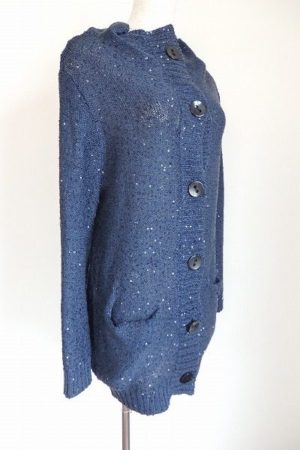 ざっくりとしたビッグシルエットがカジュアルで可愛らしいティビのカーディガン