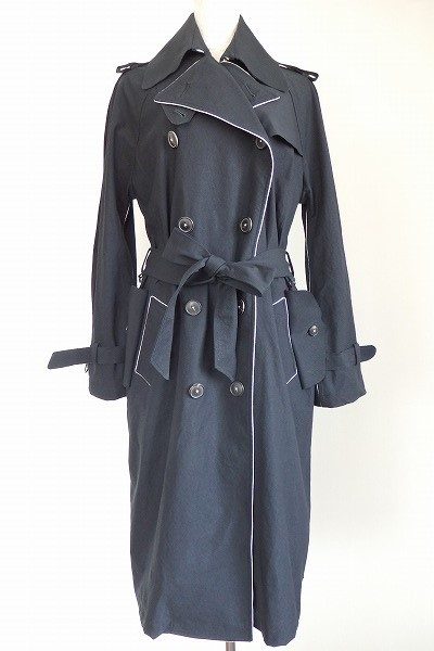 シックでモダンなニューヨークスタイル。ダナキャランのトレンチコート