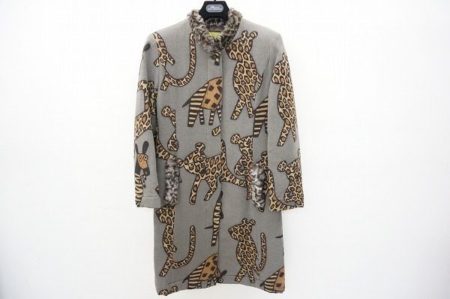 オリジナリティ溢れるアニマルプリントとファーのコンビがポイント。アルベロベロのコートを買取しました