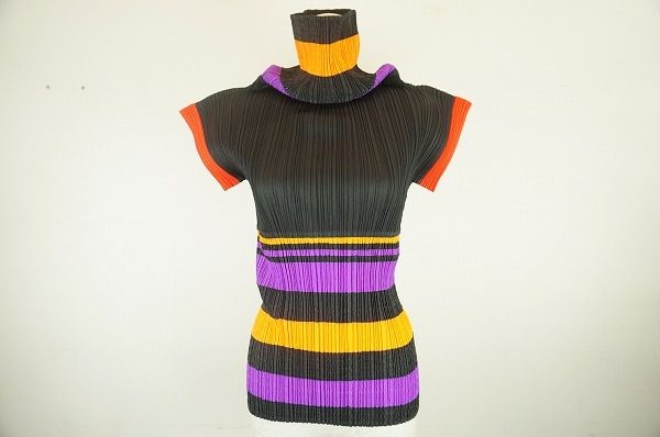 世界が認めるプリーツプリーズのタートル半袖カットソーを買取しました。