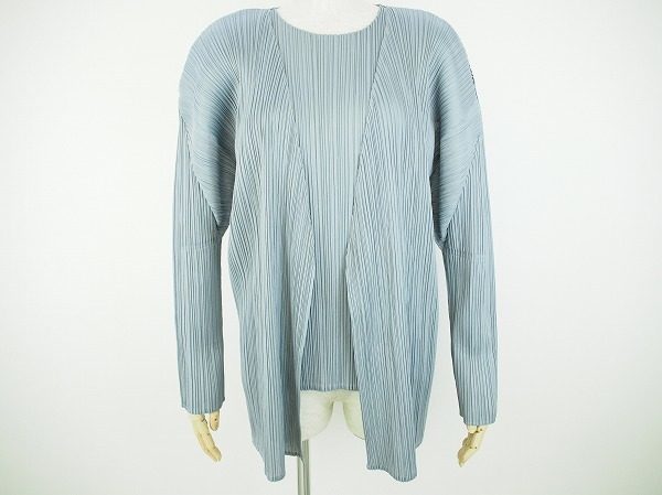 プリーツ加工で立体的なフォルム！イッセイミヤケのグレーアンサンブルをお売り頂きました。