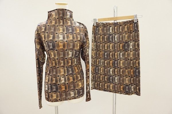 10連休の海外旅行に最適。プリーツプリーズのセットアップを買取しました