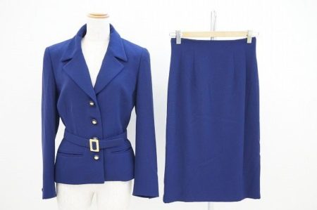 弱さを見せないクールかつ気品のある、セリーヌのスカートスーツを買取しました