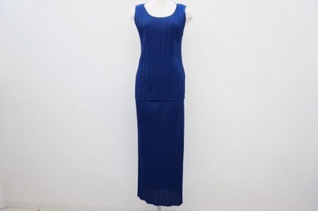 鮮やかな青が爽やか。プリーツプリーズのセットアップを買取しました。