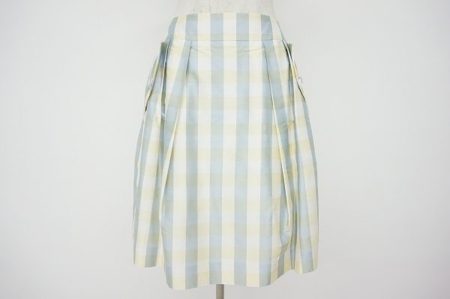 ストライプとボリュームが魅力的な、フォクシーのシルクスカートを買取しました。