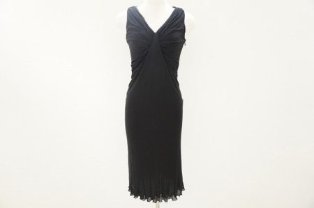 シンプルな中にディテールのセンスが光る！エポカのシルク混黒ワンピースを買取しました