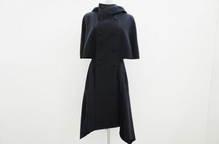 冬の装いをエレガントに決めるヨウジヤマモトのポンチョコートを買取いたしました