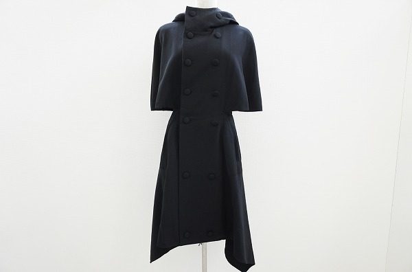 冬の装いをエレガントに決めるヨウジヤマモトのポンチョコートを買取いたしました