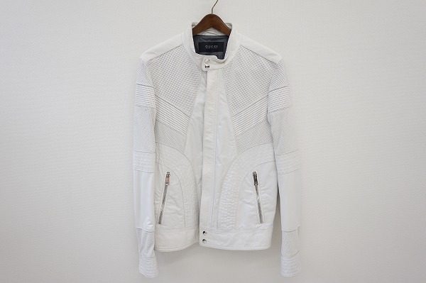 かなり差が付く春レザー 。複雑なカットワークで魅せるグッチのパンチングレザージャケットを買取しました