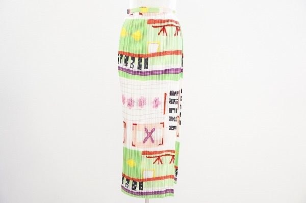 オトナの遊びゴコロ。イッセイミヤケのプリントアコーディオンスカートをお売り頂きました。