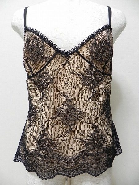 繊細なレースを全面にあしらった大胆なデザインがポイント!ダナキャランのレースキャミ。