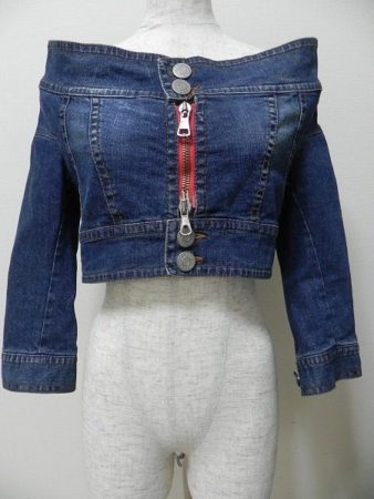 あの有名アーティストも愛用するブランド！セクシーなディースクエアードのデニムトップス