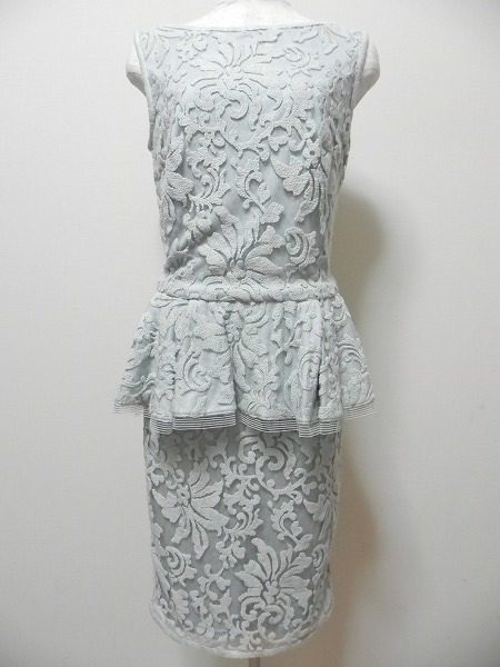 レースをあしらったエレガントな雰囲気が魅力的なタダシショージのワンピース