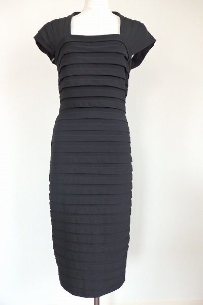 ボディラインを強調しながら綺麗に見せてくれるタダシショージのワンピース