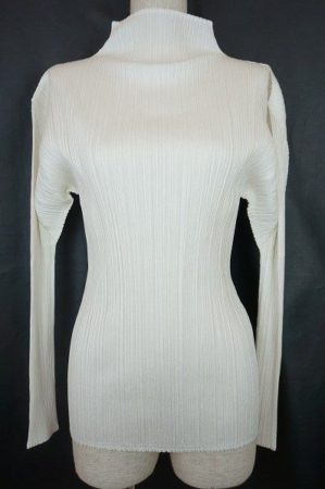 ベーシックなアイテムこそ上質なものを。プリーツプリーズのカットソーを買取しました。