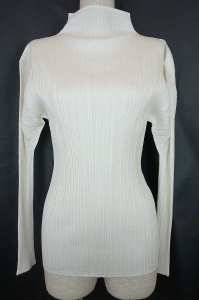 ベーシックなアイテムこそ上質なものを。プリーツプリーズのカットソーを買取しました。