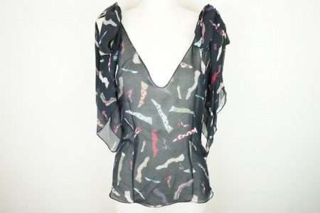 胸元が大胆に開いたシルク製。モスキーノのエレガントなブラウスを買取しました