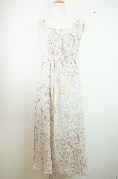 リゾートにもピッタリ。マックスマーラの爽やかなロング丈ワンピースを買取しました