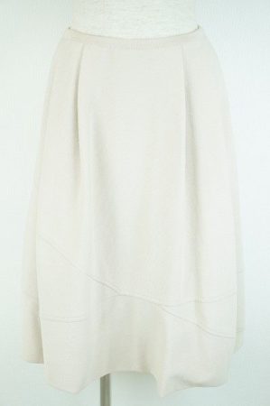 あなたの上品さをさらに引き出して。食事会やお出かけに。フォクシーのスカートを買取しました。