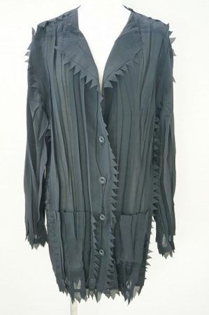 モードファッションの王道「イッセイミヤケ」のプリーツジャケットを買取しました。