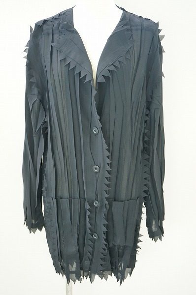 モードファッションの王道「イッセイミヤケ」のプリーツジャケットを買取しました。