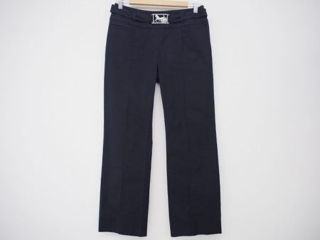 流行に左右されないベーシックアイテムを。セリーヌのブラックのパンツを買取しました