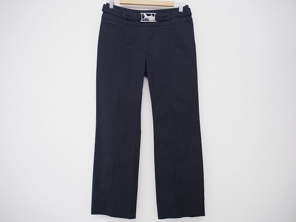 流行に左右されないベーシックアイテムを。セリーヌのブラックのパンツを買取しました