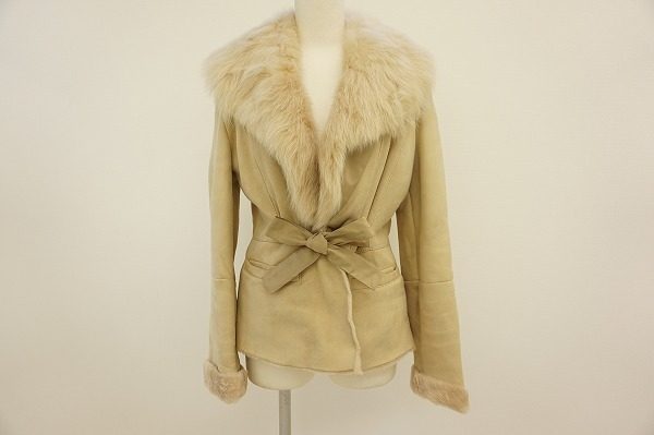 贅沢なファー使いで、貴方をよりラグジュアリーに演出。マックスマーラのムートンジャケットを買取しました。