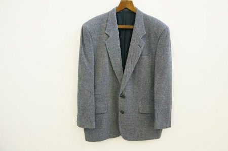 落ち着いたブルーが色々なおしゃれな着こなしにつかえる、コムデギャルソン　メンズジャケットブルー